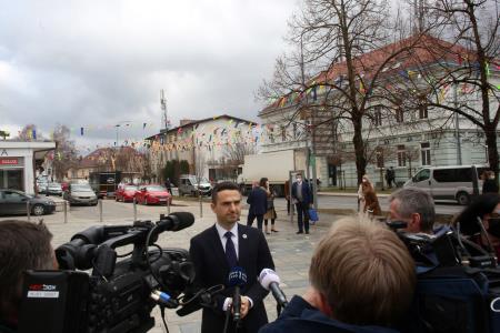 VLADA NA OBISKU V CERKNICI 057 FOTO LJUBO VUKELIČ